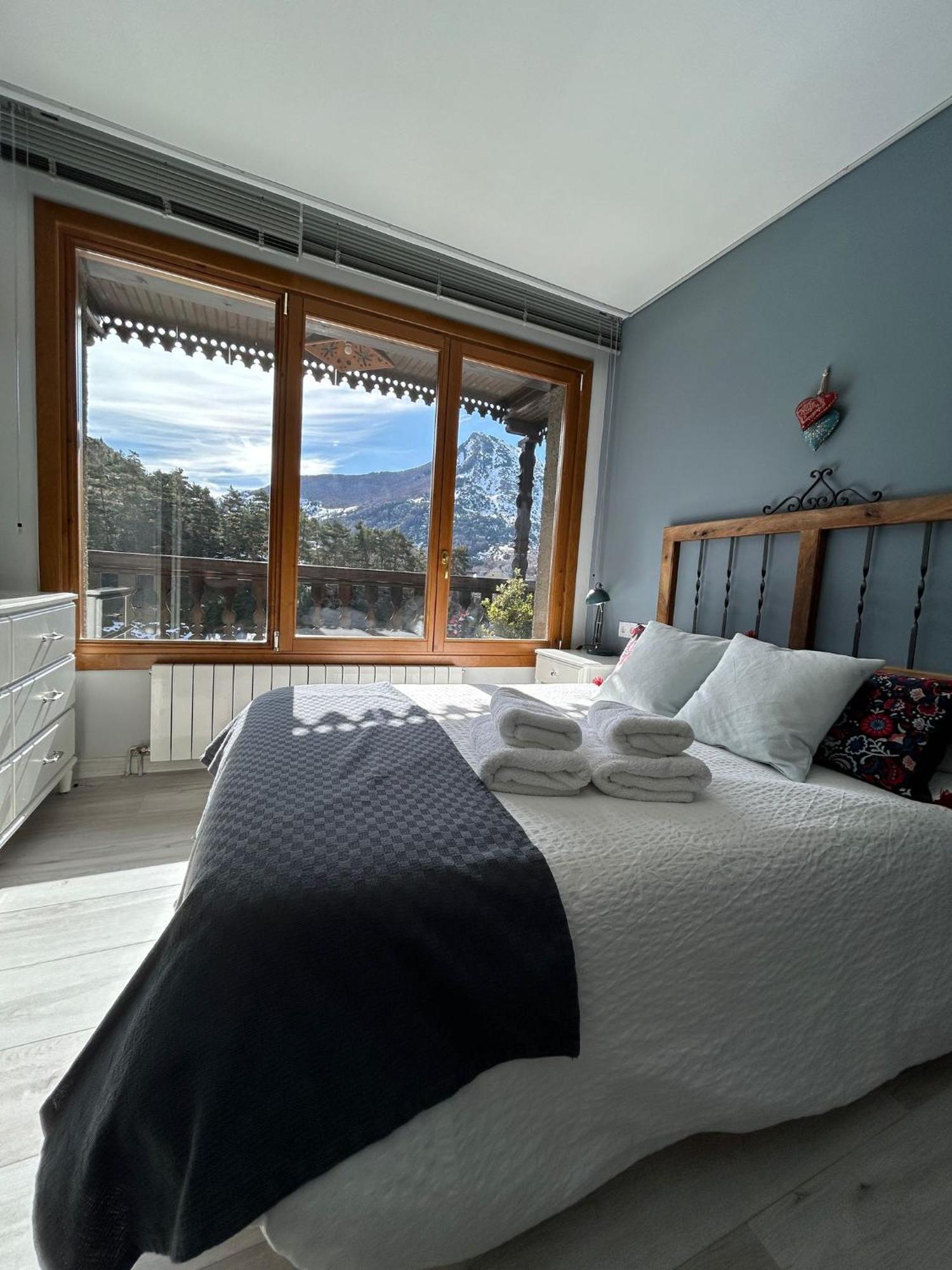 El Balcon Del Garmo Villa Sallent De Gallego Exterior photo